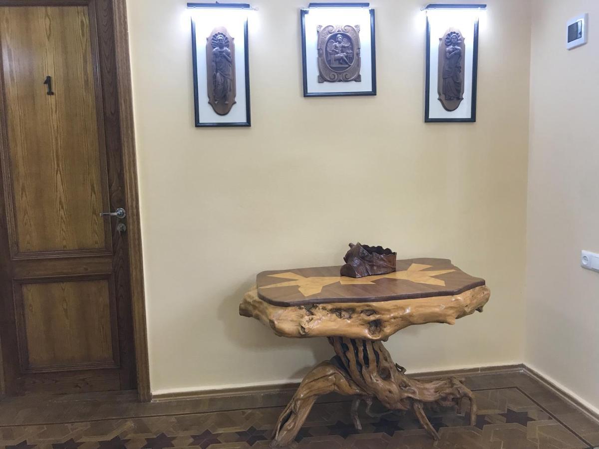 Wooden Museum Hotel Kutaisi Exterior photo
