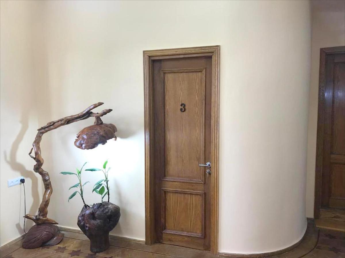 Wooden Museum Hotel Kutaisi Exterior photo