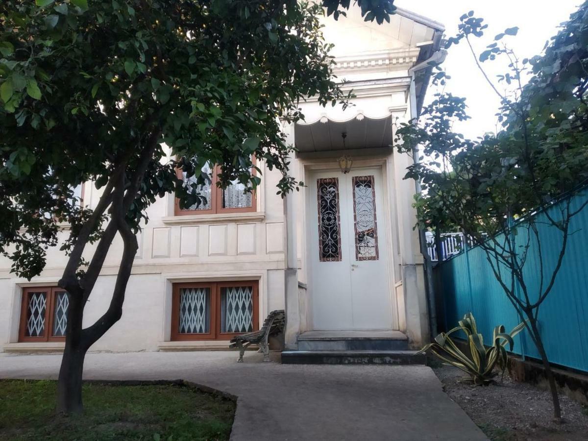Wooden Museum Hotel Kutaisi Exterior photo